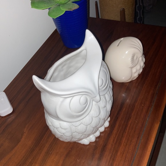 Large Ceramic Vase Closet Clear Out ๐งน ! ๐ Bundle & Save 25% Off & Shipping - Picture 2 of 3